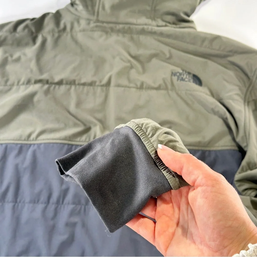 The North Face Men's Olive and Gray Puffer Jacket - Picture 7 of 14